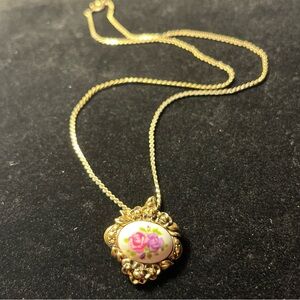 Vintage Avon Victorian Style Ceramic & Metal Rose Pendant on 18” Chain